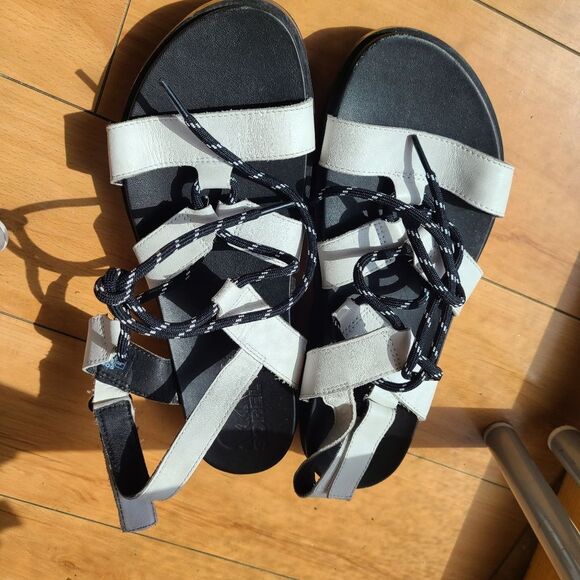 Sorel Roaming Lace Leather Sandals in Whitw & Black, sz 10 - Picture 2 of 5